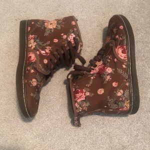 Dr. Martens/Doc Martens AirWair Sneaker-Like Boots